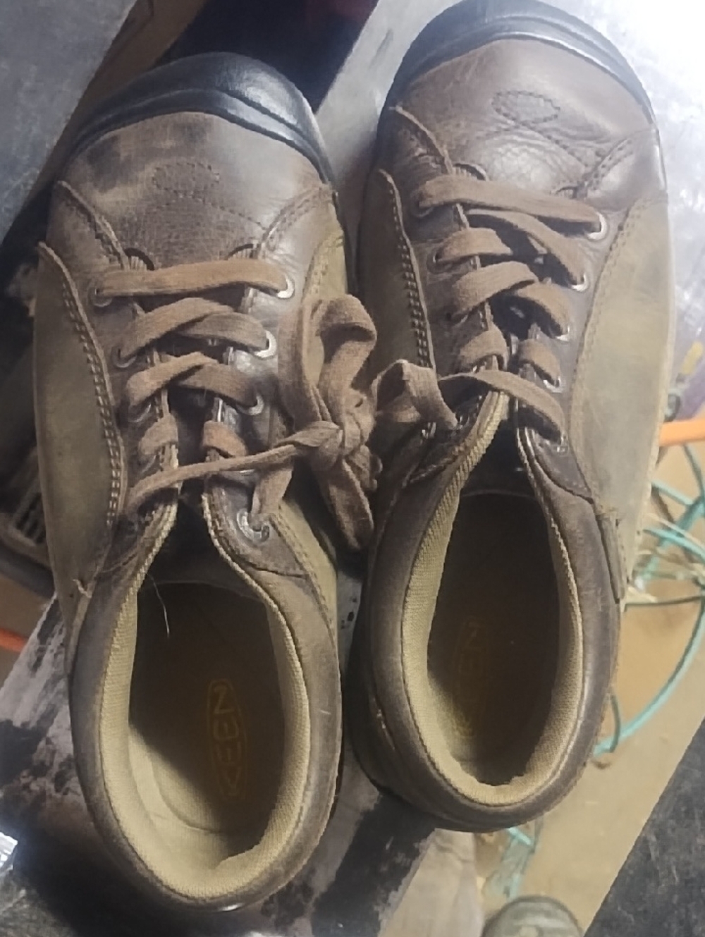#0146 Keen Men's Brown Leather Lace-Up Sneakers with Black Toe